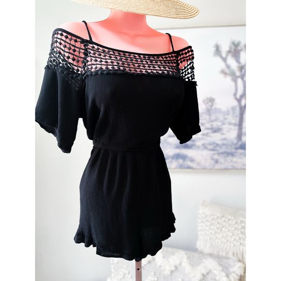 Flirtatious Outing cold shoulder crocheted gauzy shorts romper L - Picture 4 of 5